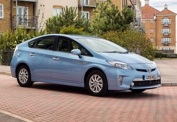 TOYOTA PRIUS PLUG-IN HYBRID 2015 PROBLEMAS